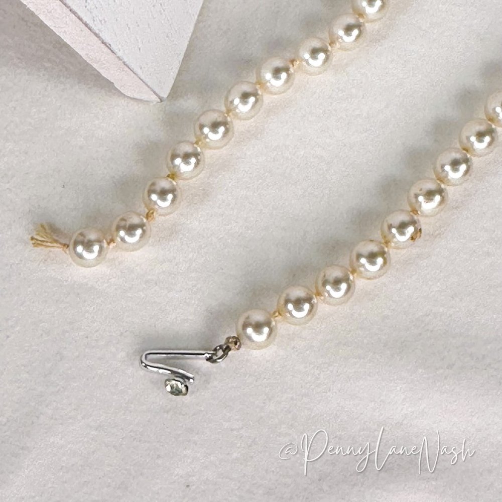 Vintage Off White Pearl Graduated Necklace - Picture 9 of 10